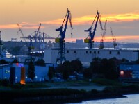 Ein Hafen- Arbeitsbereich ... Entladen - Laden
