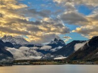 Wolken stören uns nicht, weil der Wetterbericht paßt.