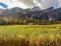 Und jetzt mit dem "Golden Train" immer entlang des Flusses Rauma, dementsprechend ist es auch das Rauma-Tal
