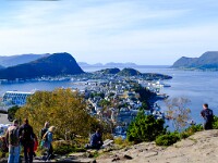 Ganz oben angekommen, Ålesund zu Füßen