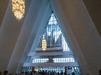 Im Hintergrund die Orgel