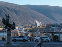 Die Eismeerkathedrale im Hintergrund, im Vordergrund der sog. Arctic Hunter