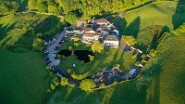 Damson-Dene-11-3 Airview des Hotels