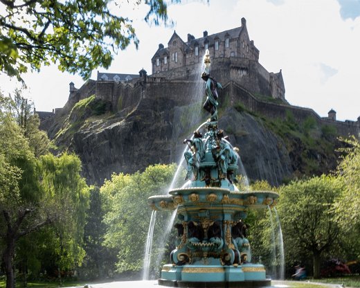 Edingburgh-18-7 Edingburgh Castle und Ross Fountain