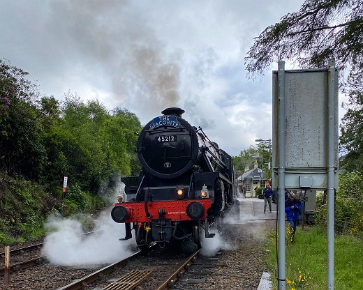 Zug-27-2 Lok in Glenfinnan